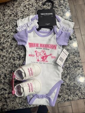 True Religion Infant Bodysuit in White with Lavender Trim and Pink Print / shoes